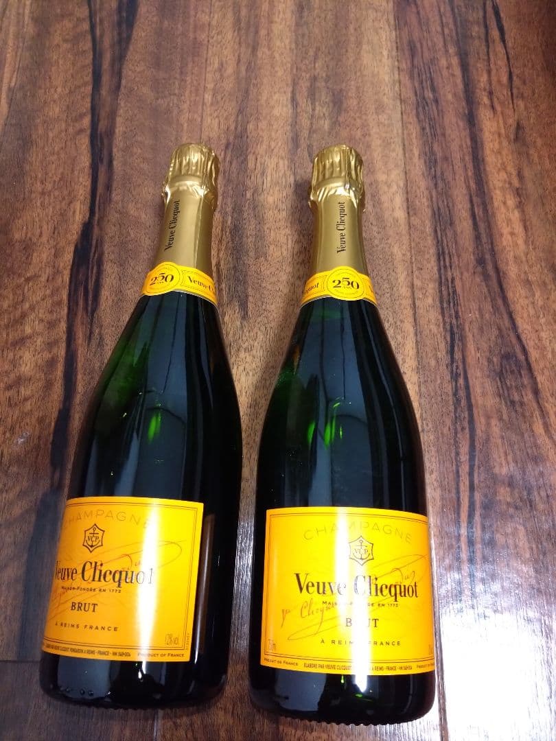 ヴーヴ・クリコ　２本セット　新品　未使用　未開封
