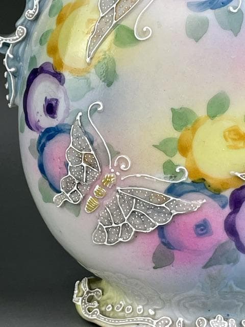 【希少】オールドニッポン 約20㎝ 蝶紋盛上げ花瓶 一陳盛り アンティーク