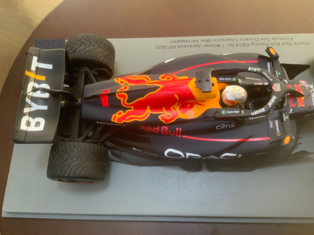 1/18スパークSPARKレッドブルRB18 日本GP仕様フェルスタッペン