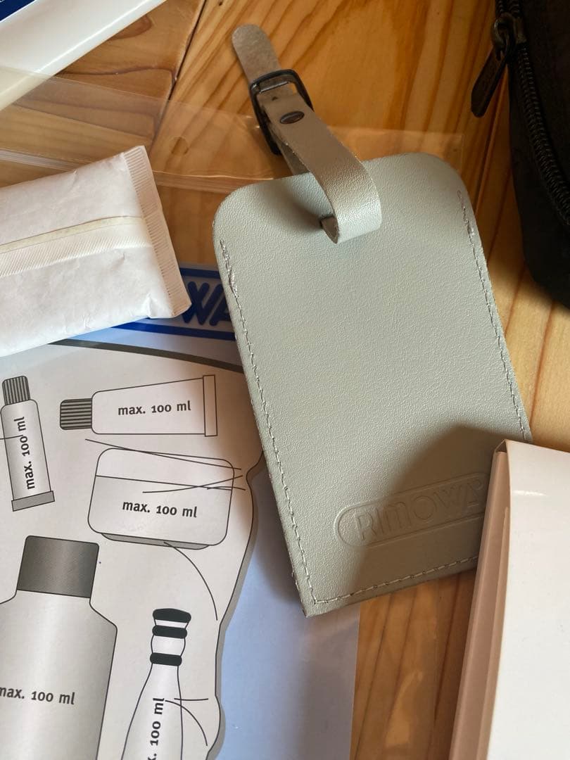 リモワ　パイロット　4輪