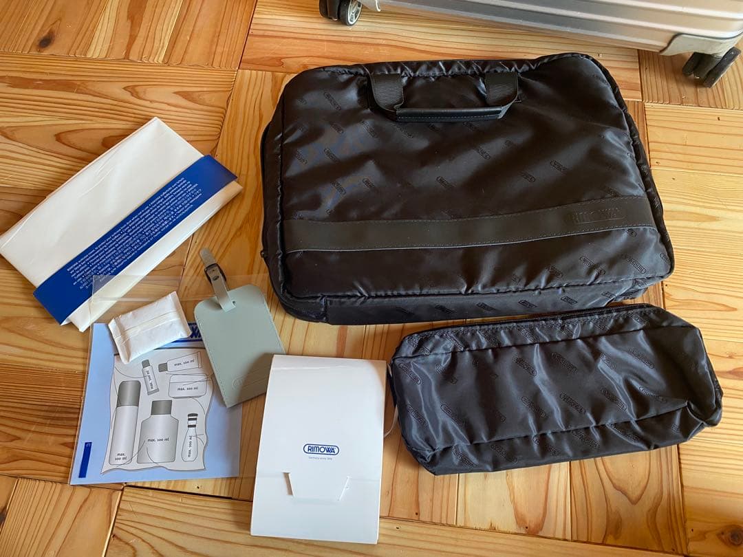 リモワ　パイロット　4輪