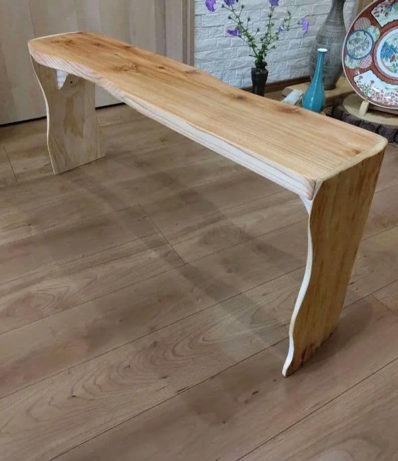 杉のベンチ69　座面は杉の模様、湾曲が綺麗、脚は湾曲の丸太風