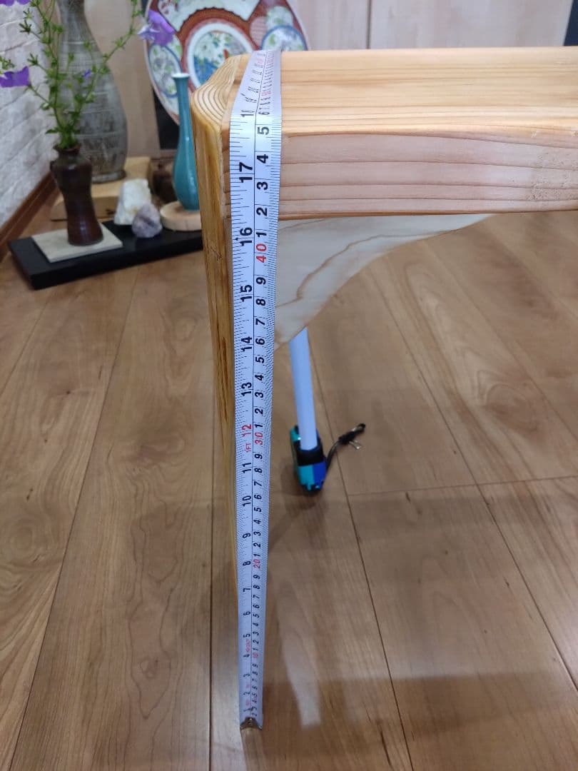 杉のベンチ69　座面は杉の模様、湾曲が綺麗、脚は湾曲の丸太風