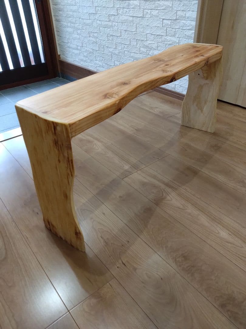 杉のベンチ69　座面は杉の模様、湾曲が綺麗、脚は湾曲の丸太風