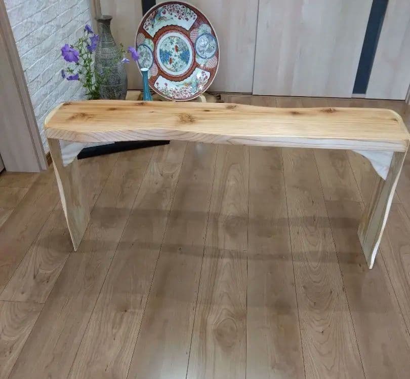 杉のベンチ69　座面は杉の模様、湾曲が綺麗、脚は湾曲の丸太風