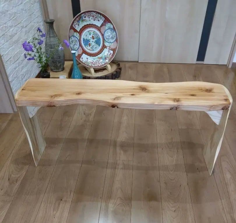 杉のベンチ69　座面は杉の模様、湾曲が綺麗、脚は湾曲の丸太風