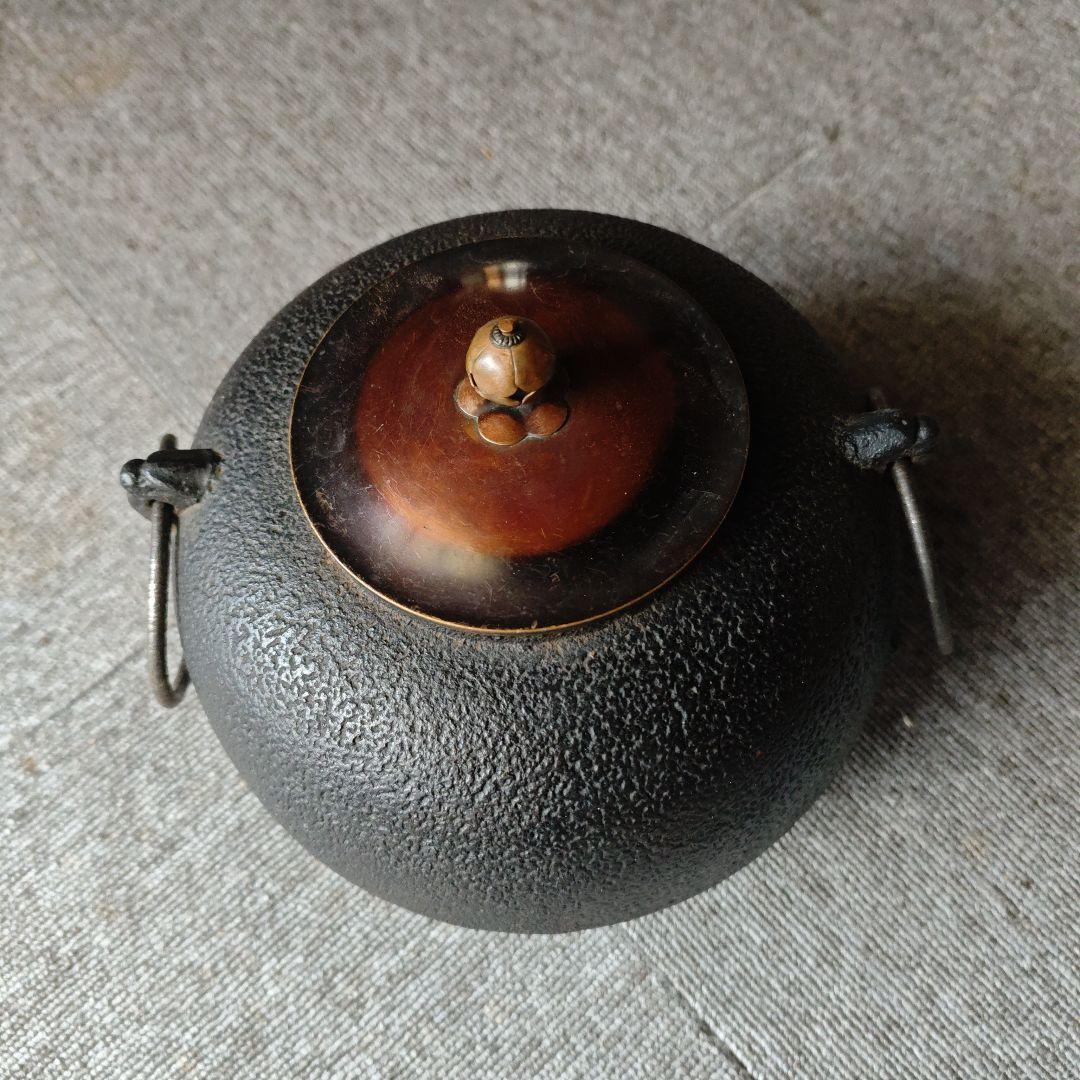 茶道具セット（鉄製茶釜・陶器プレート）