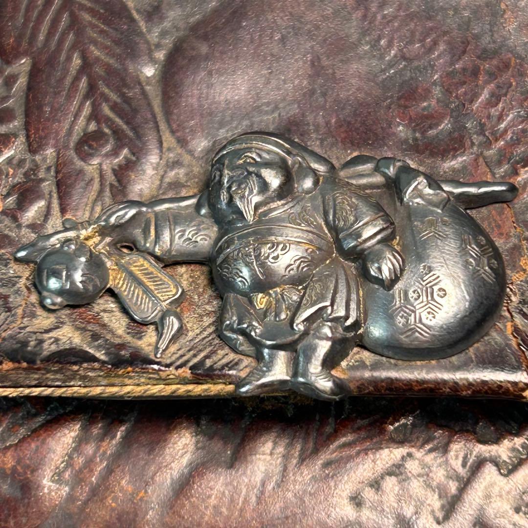 煙草入れ　木製煙管入れ 古銭図彫　在銘　銀キセル