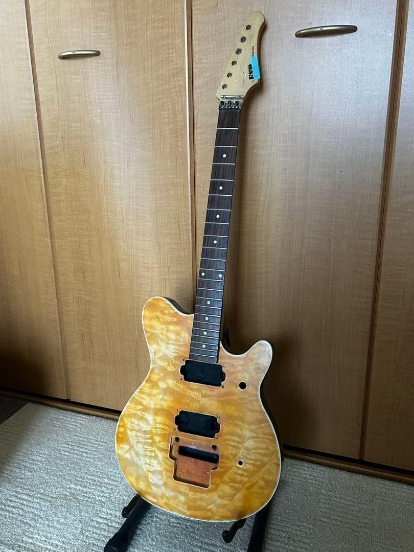 ミュージックマン風　カスタム抜け殻ギター
