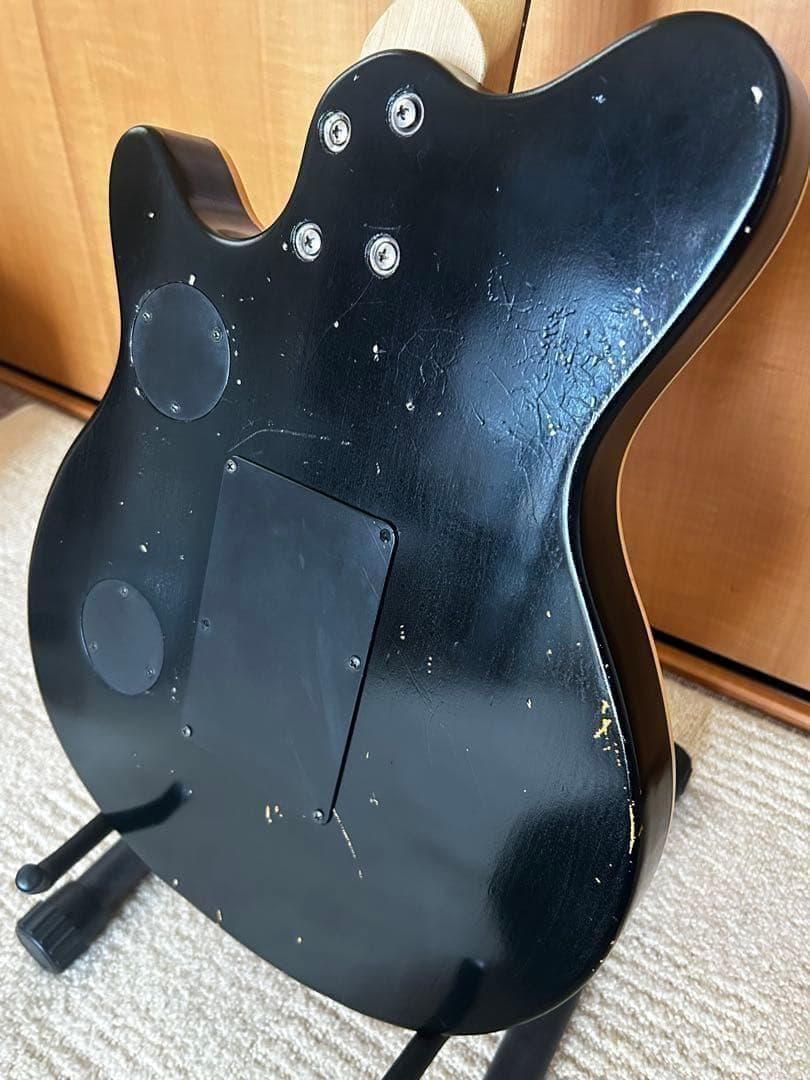 ミュージックマン風　カスタム抜け殻ギター