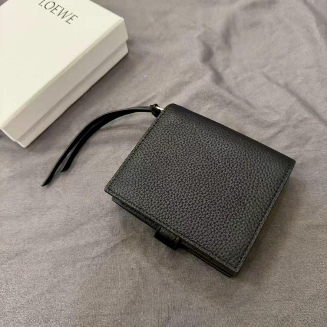 極美品 二つ折り財布 小銭入れ付き