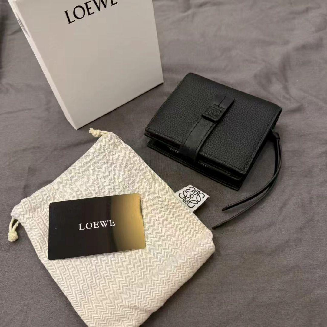 極美品 二つ折り財布 小銭入れ付き