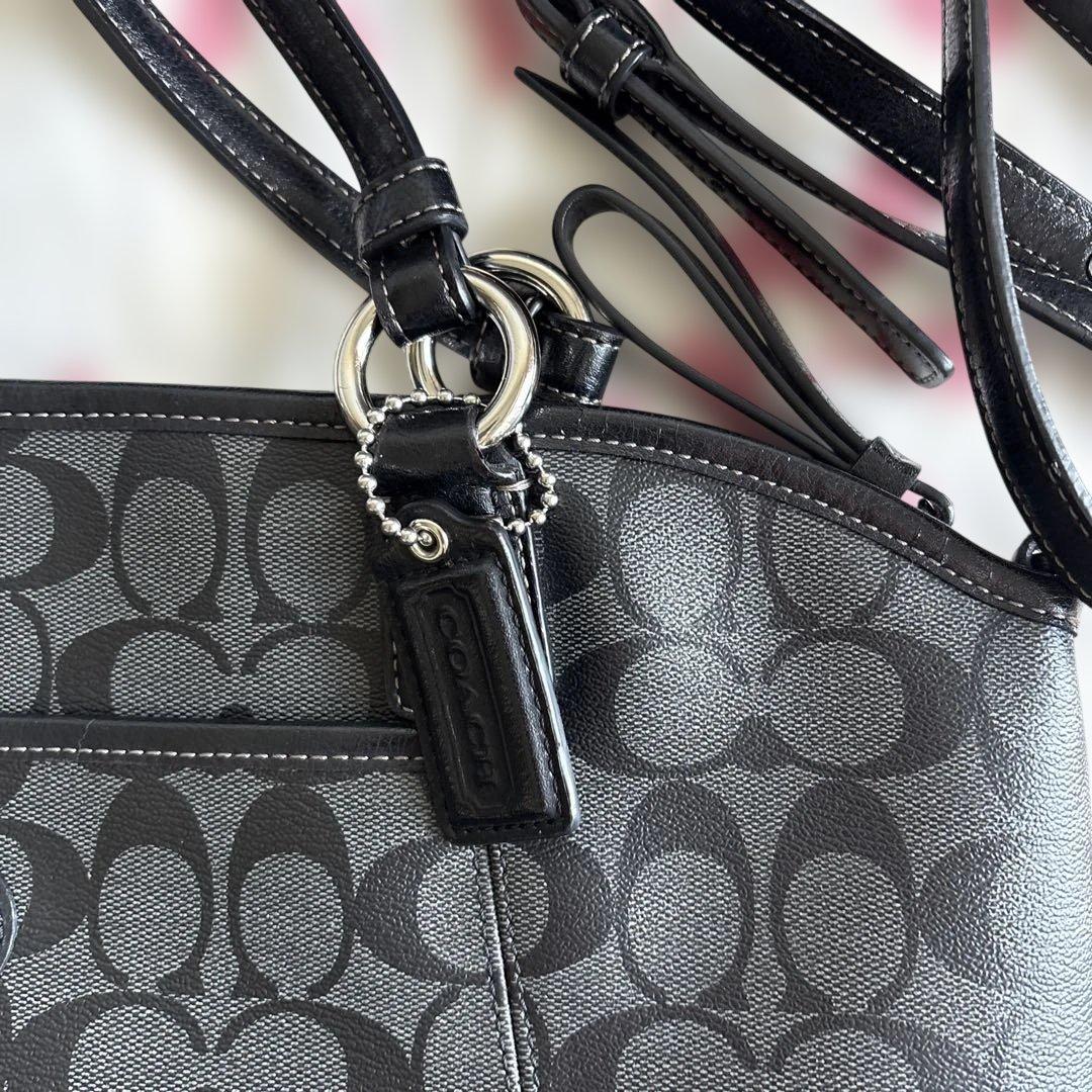 N*i様 COACH ブラック ロゴトートバッグ