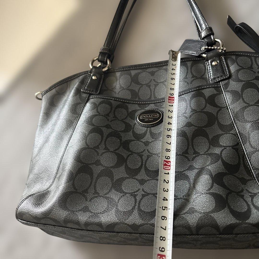 N*i様 COACH ブラック ロゴトートバッグ
