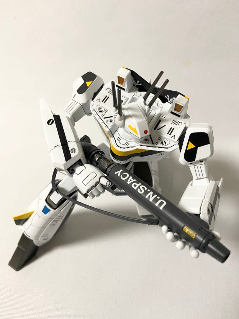 マックスファクトリー 1/72 VF-1S バルキリー ロイ・フォッカー完成品