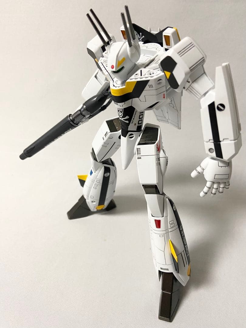 マックスファクトリー 1/72 VF-1S バルキリー ロイ・フォッカー完成品