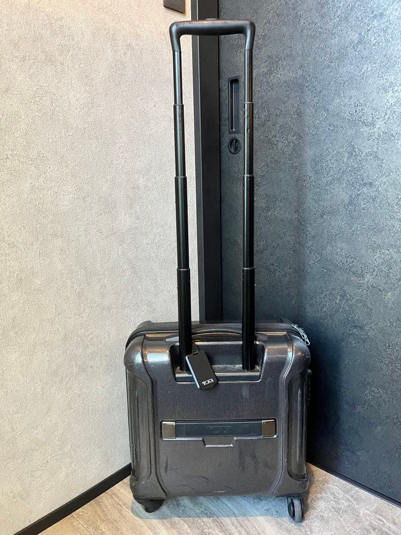 Tumi ブラック 軽量小型キャリーケース