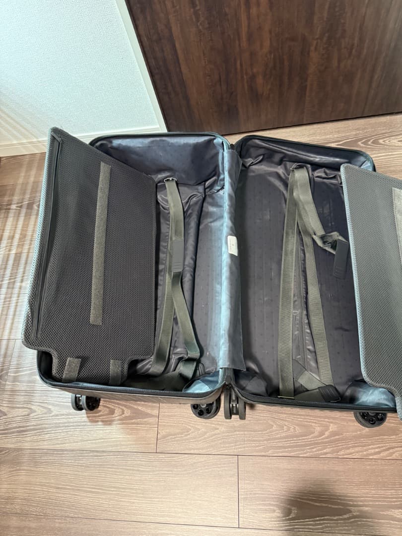 リモワ ブラック キャリーケース