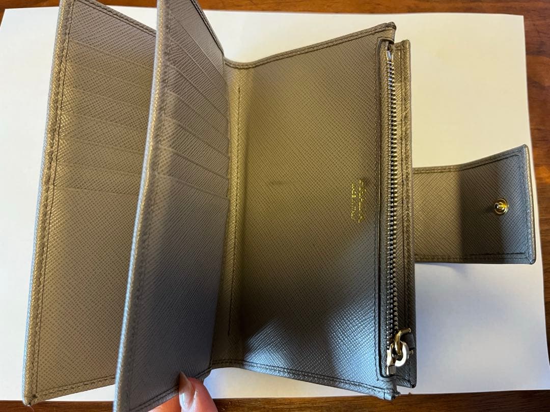 PRADA 財布