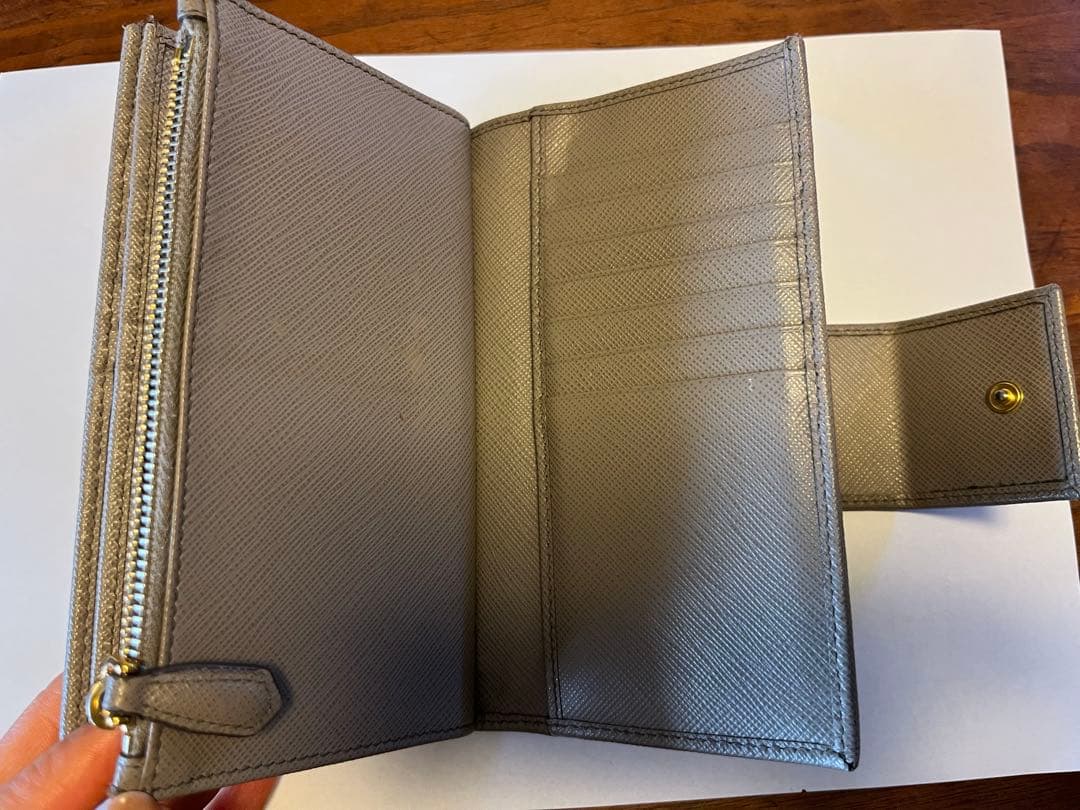 PRADA 財布