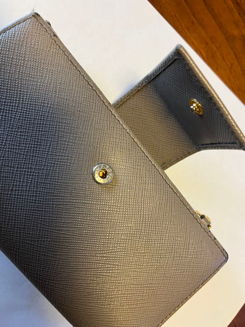 PRADA 財布