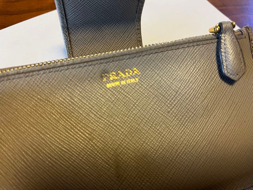 PRADA 財布