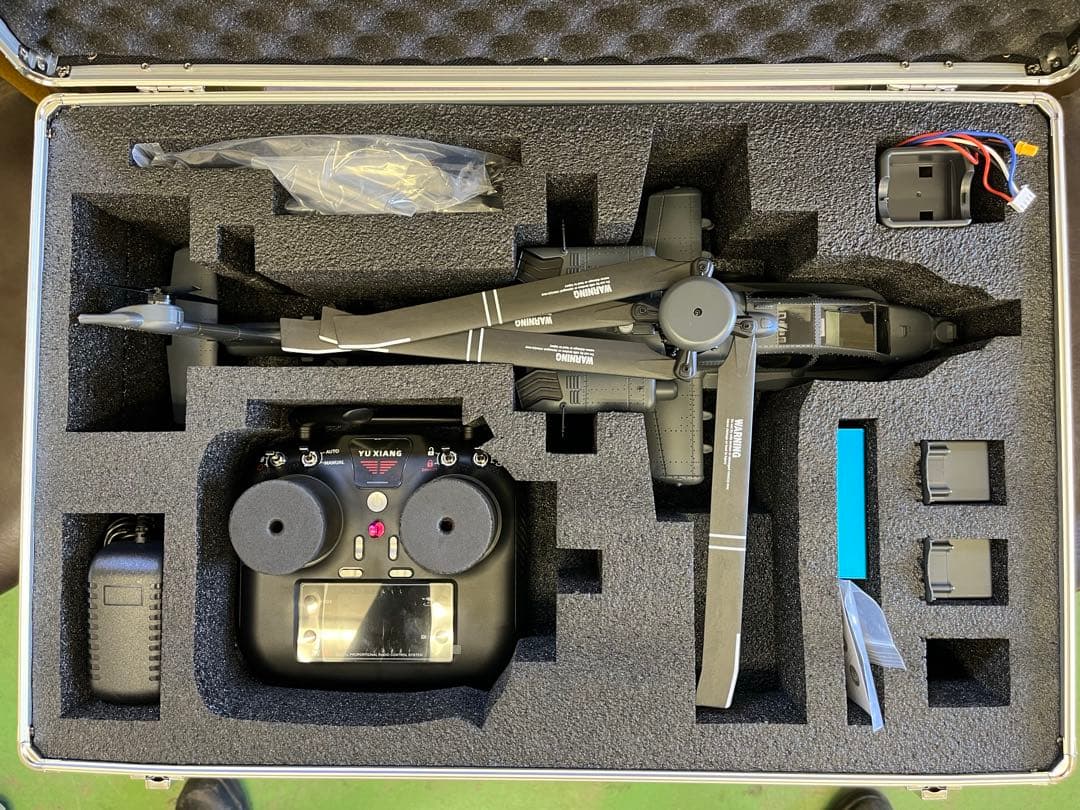 新品　YUXIANG F11-S RTF アパッチ(AH-64D)バッテリー２個