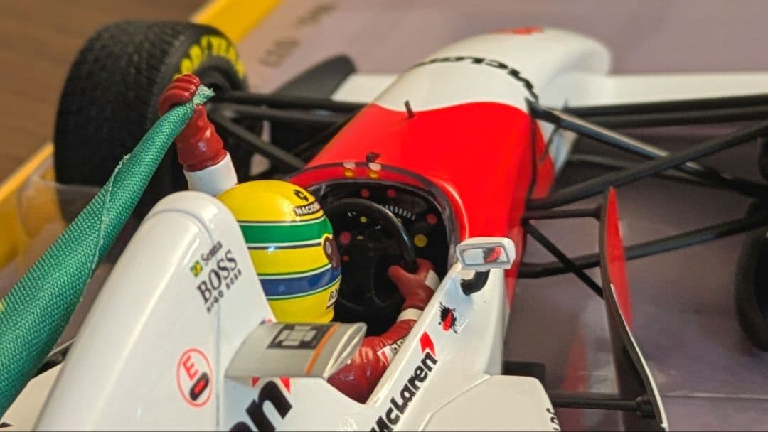 ミニチャンプス MP4/8 1/18 アイルトン・セナ