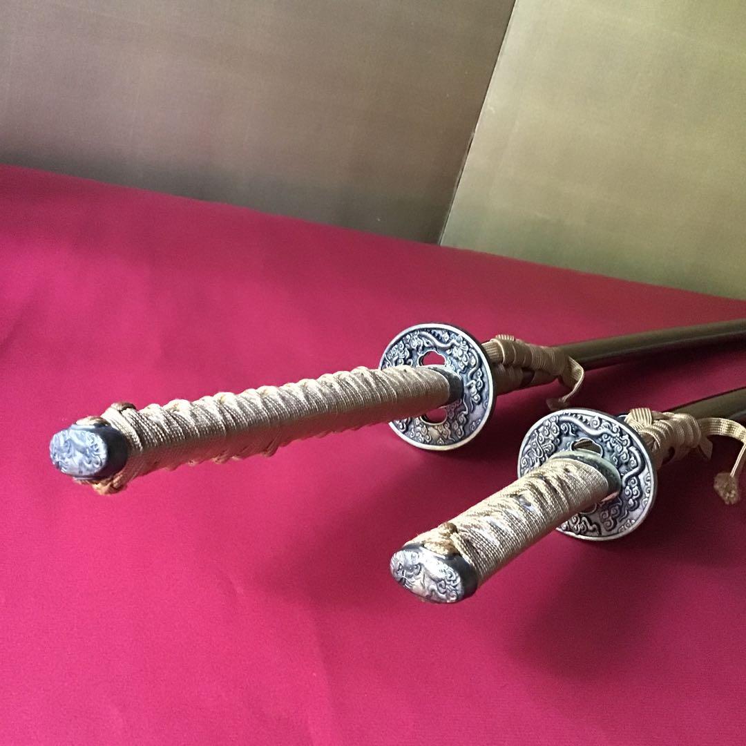 高級　居合刀大小　雲龍紋鍔　金微塵塗鞘　刀は合金です。