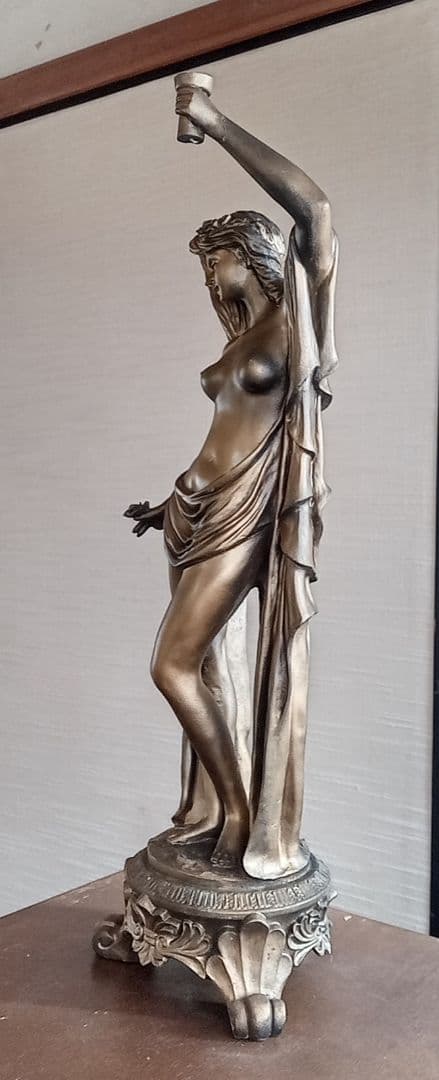 女性像のブロンズ色彫刻 約60cm