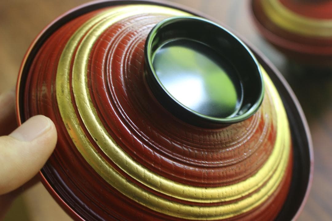 時代逸品！極上糸目朱漆に優美な松葉蒔絵の映えるお椀2点（検輪島塗蒔絵椀雑煮椀