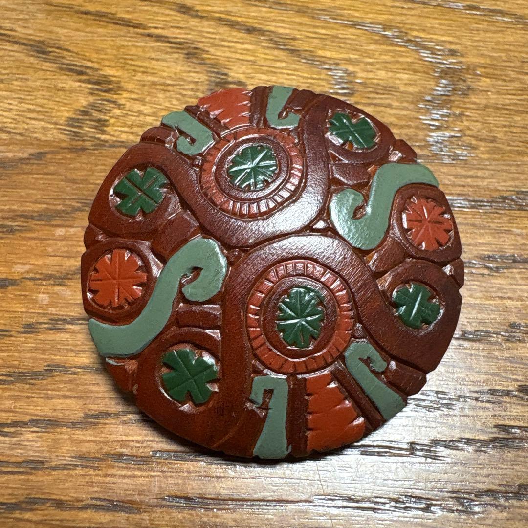 アンティーク木製ブローチ