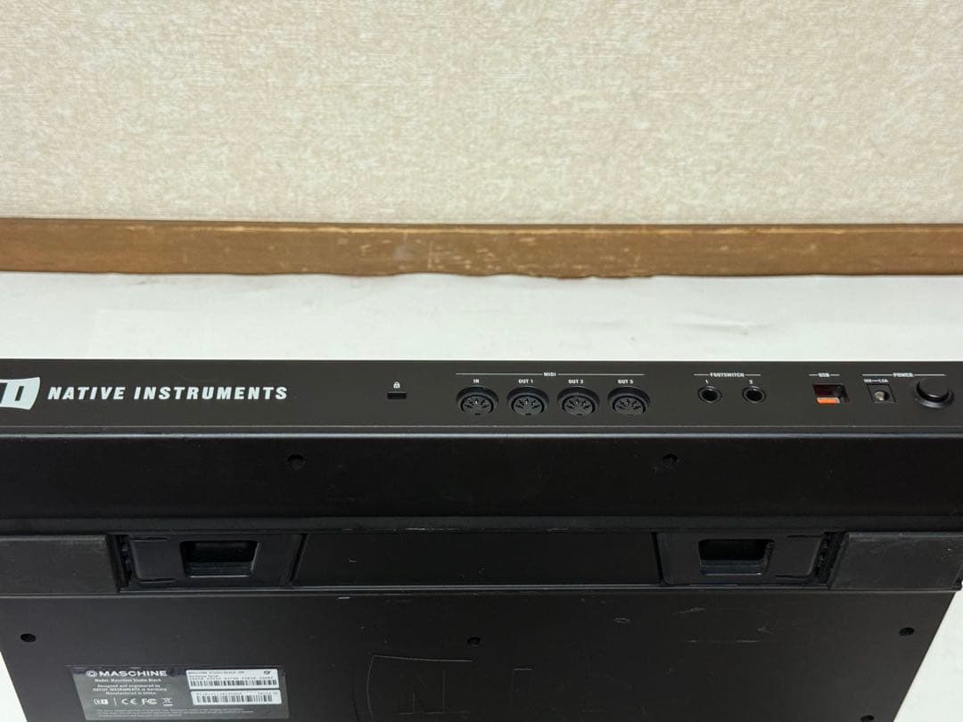 ジャンク品 Native グルーヴ制作システム MASCHINE STUDIO