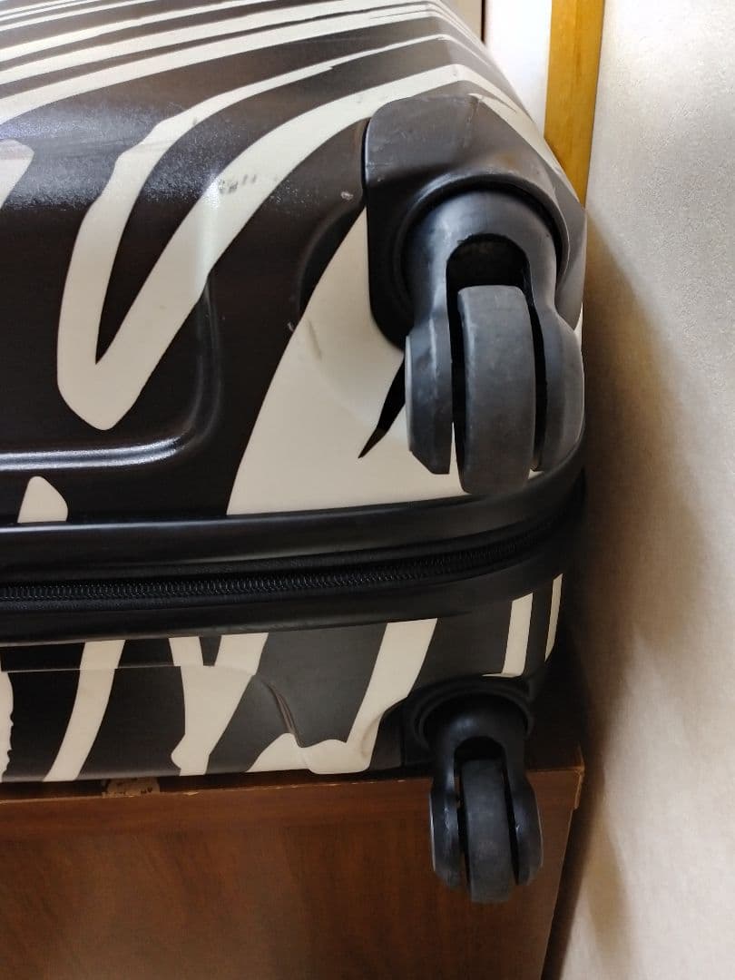 【ブランド保存袋有！】lojel ロジェールスーツケース ゼブラ柄 レア