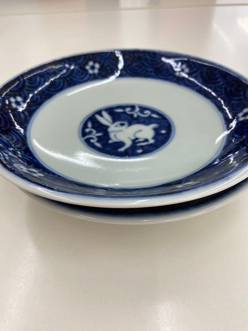 岩永浩 作 染付青海波うさぎ文皿 2枚セット