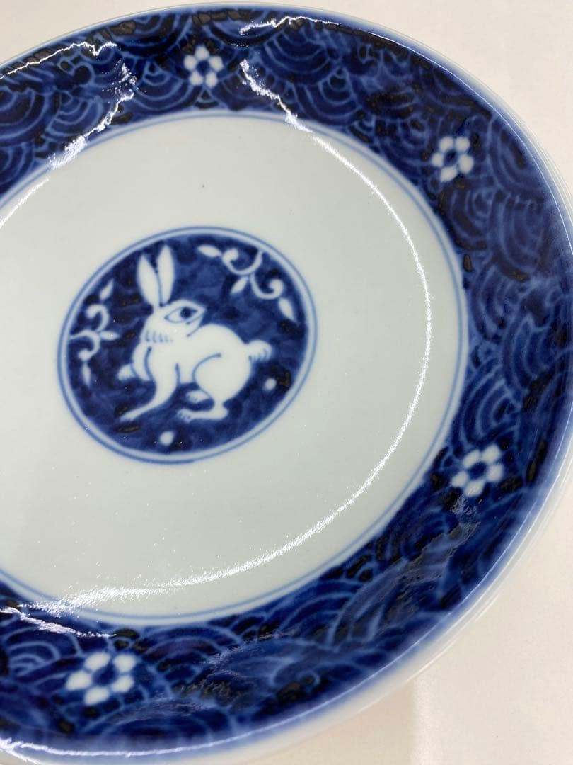 岩永浩 作 染付青海波うさぎ文皿 2枚セット
