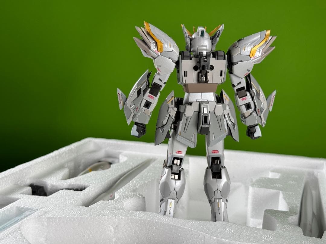 海外製品 / ウイングガンダムスノーホワイトプレリュード #1021