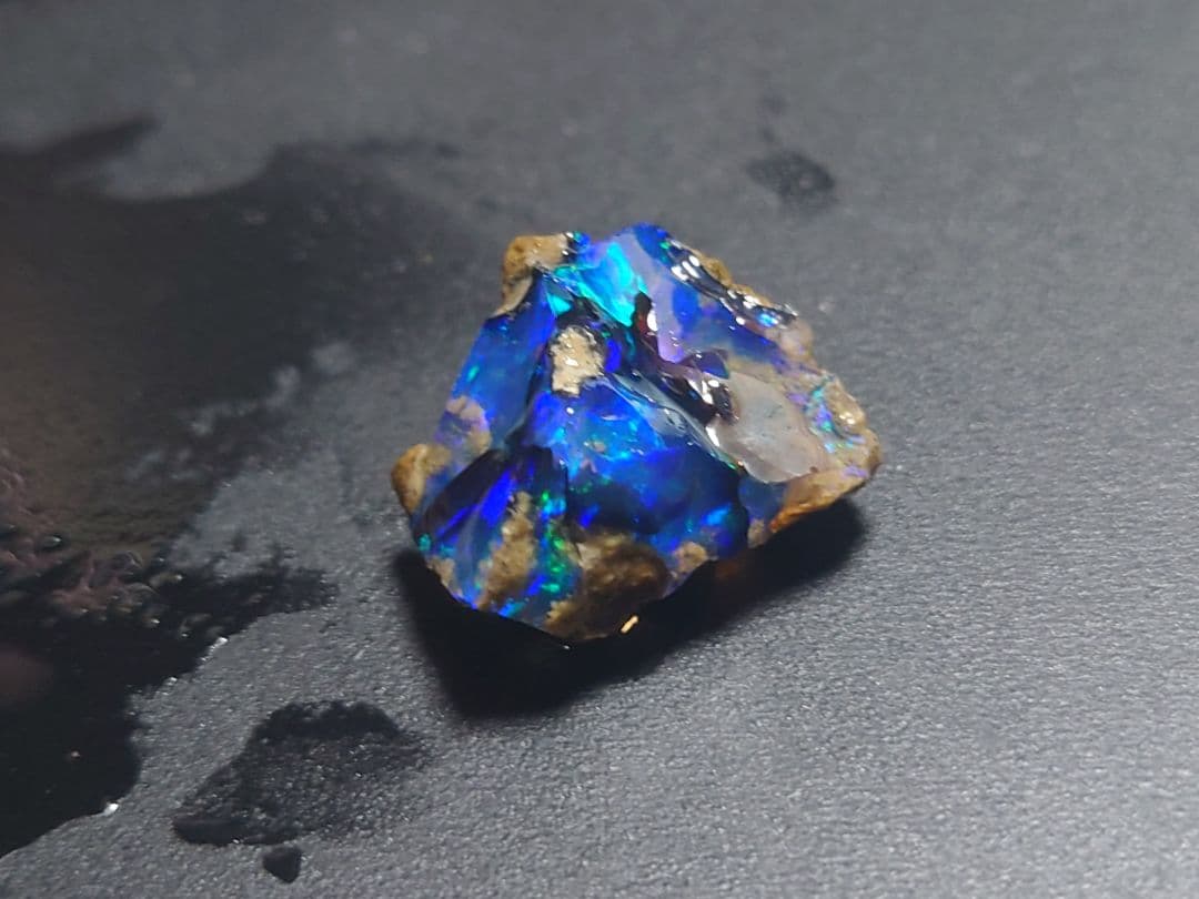 エチオピアウェロ産　オパール 原石 青色 鉱物標本　原石