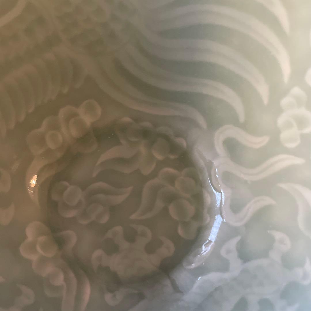 龍鳳凰陽刻青磁茶碗
