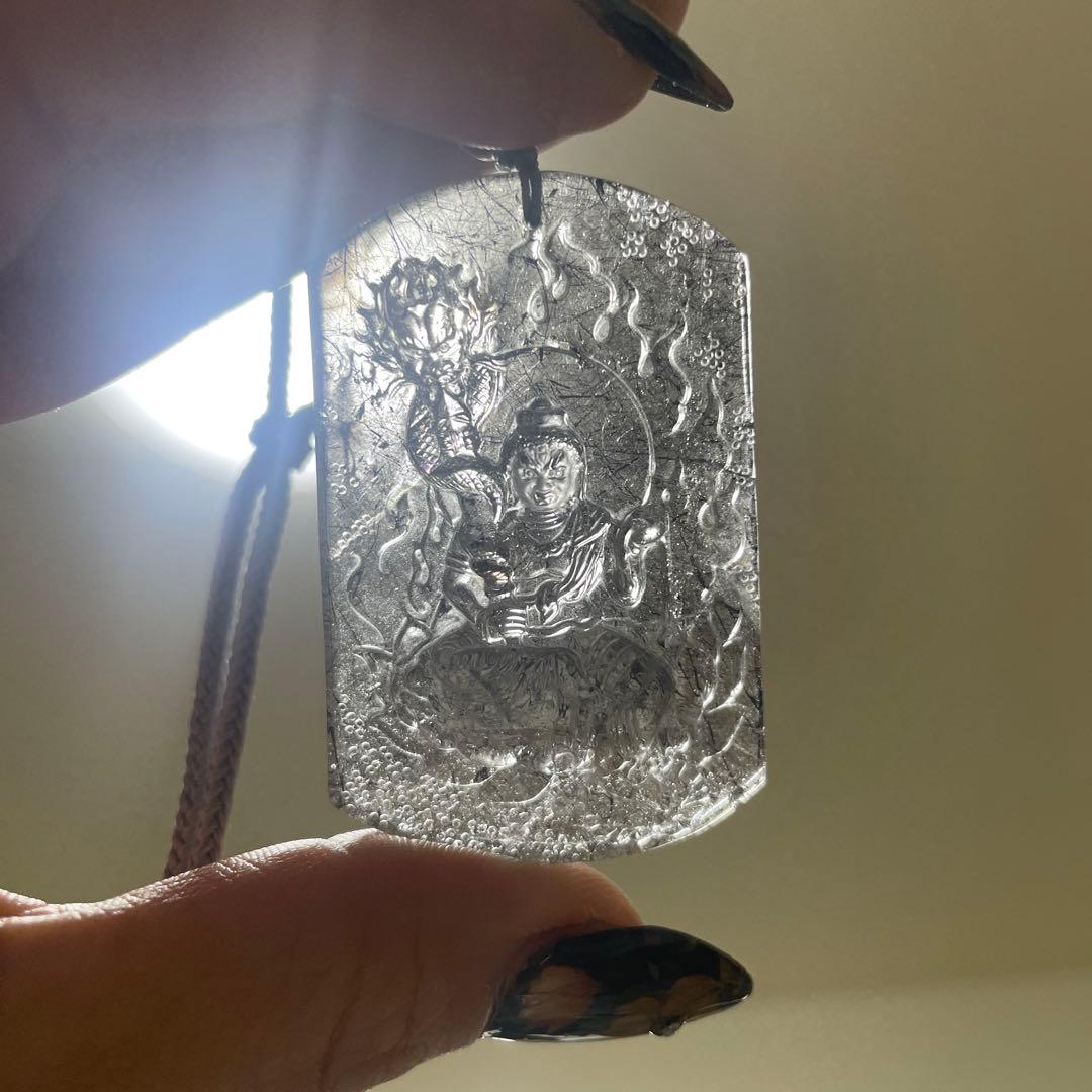 ヘイロフスキー鉱インクォーツ　不動明王彫り(国内鑑定書付き)