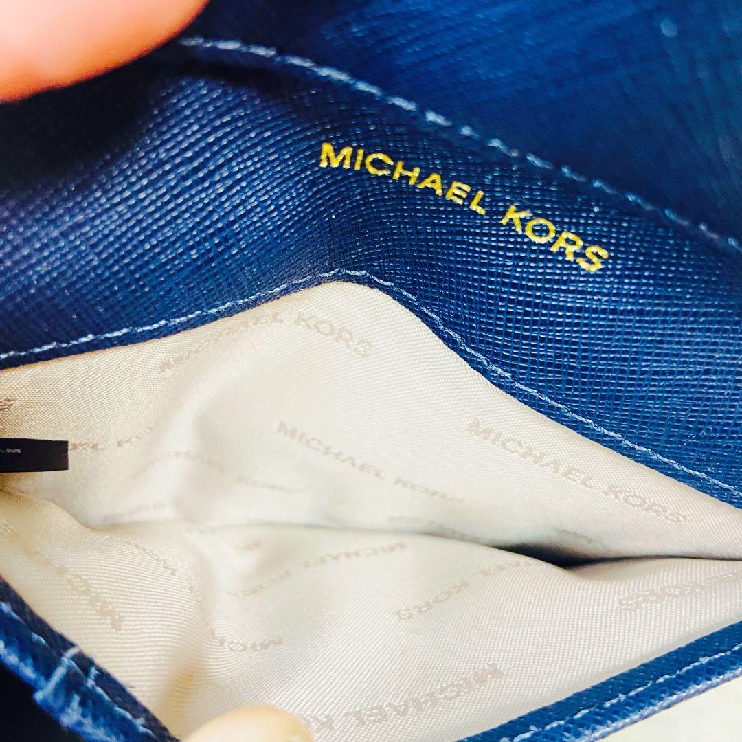 新品✨MICHAEL KORS✨マイケルコース✨花柄✨財布✨レディース✨二つ折り