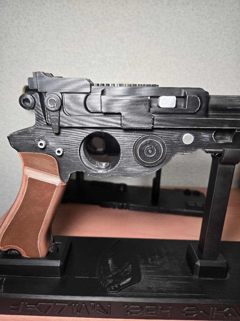 STAR WARS　マンダロリアン　ブラスター　IB-94　レプリカ　台座付き
