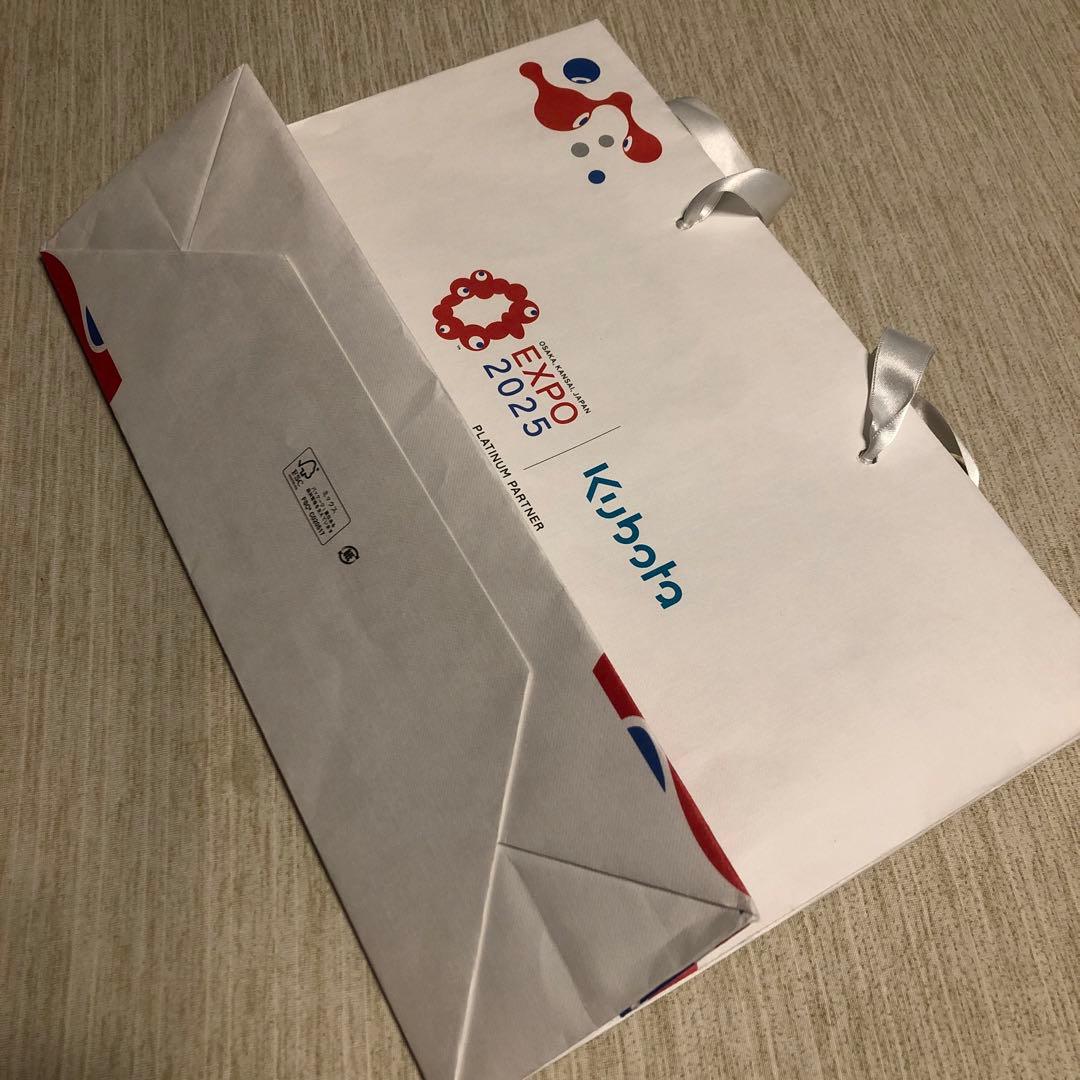 大阪関西万博 未来の都市パビリオン 非売品ピンバッジとキャンディ、ショッパー