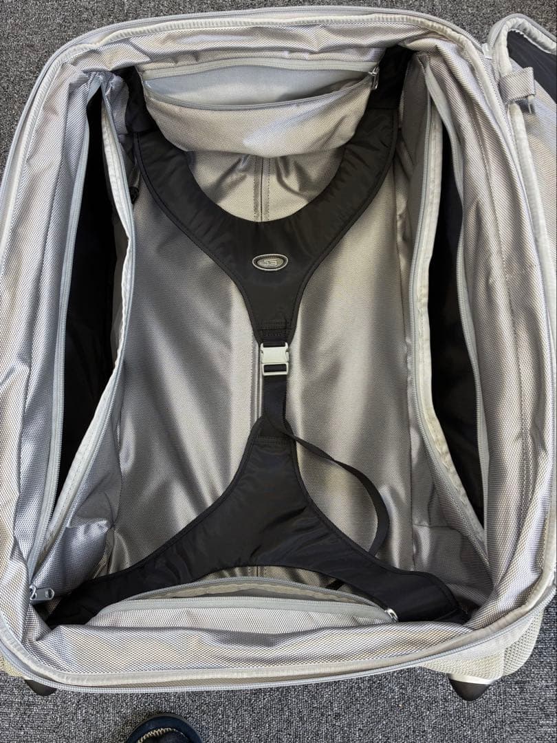 ziva-cafeさん[専用[ TUMI グレー キャリーケース ジッパー式