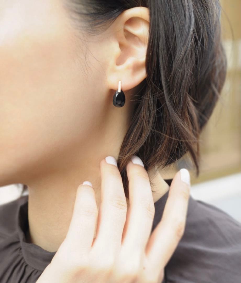 anq. K10 オニキス ピアス モード 現行品