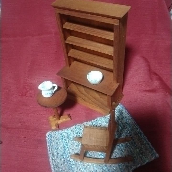 プリンス・エドワード島天然木♡手作り未使用ミニチュア家具＆陶器の食器3点セット