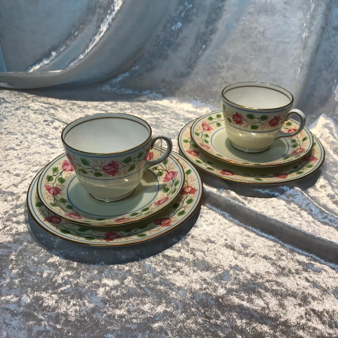 ウエッジウッドのトリオ　銘有　金彩　花柄　2組セット