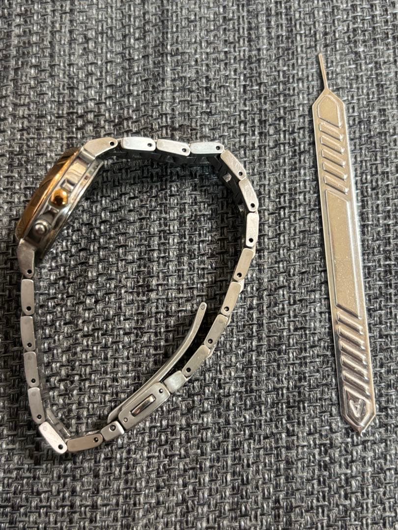 ワールドタイム機能（25タイムゾーン対応）搭載のソーラー電波ウオッチ