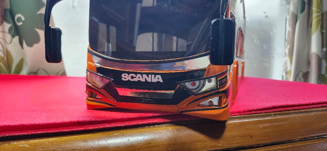 タミヤ1/14　自作バスボディー