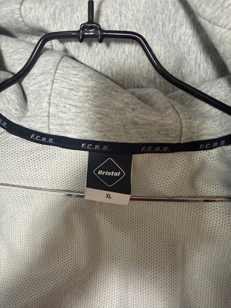 F.C.Real Bristol グレー パーカー　新品同様